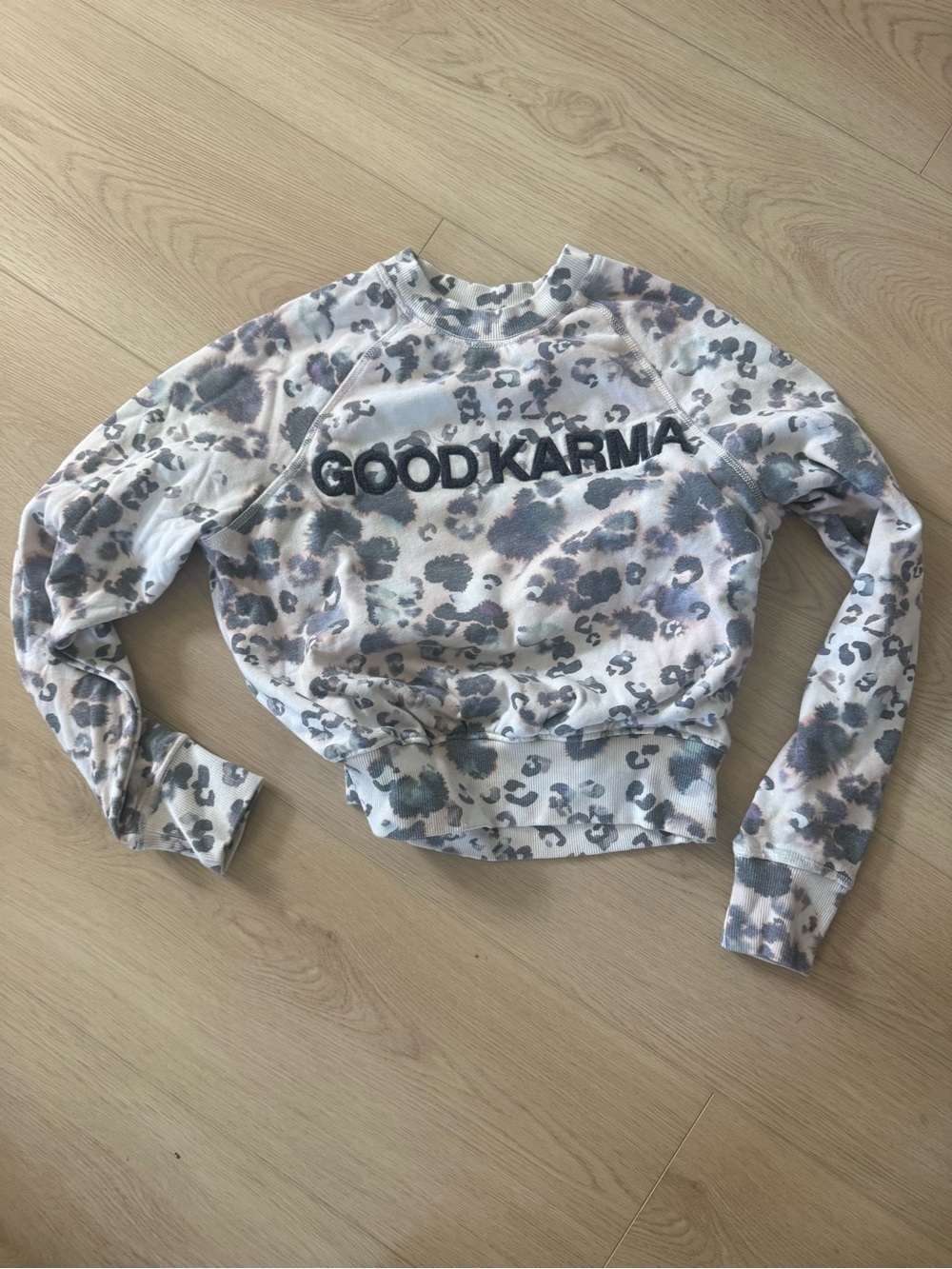 Women's Crewneck Sweater - White Multi Leopard Print